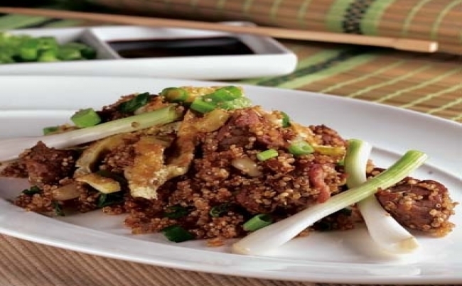 Chaufa de quinua con lomito de cerdo
